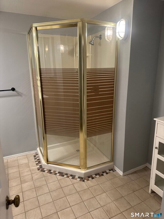 Building Photo - 179 Longview Ave