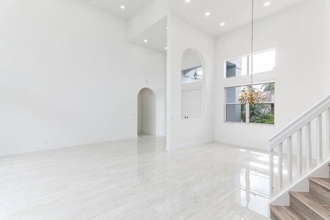 Building Photo - 10879 Handel Pl