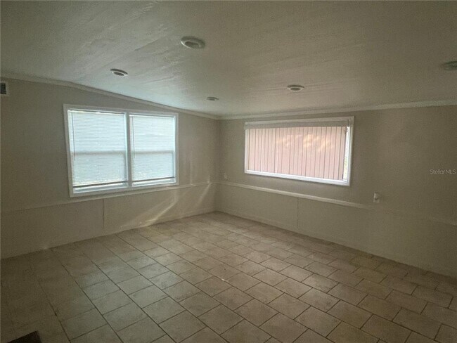 Building Photo - 1568 NE 10th St