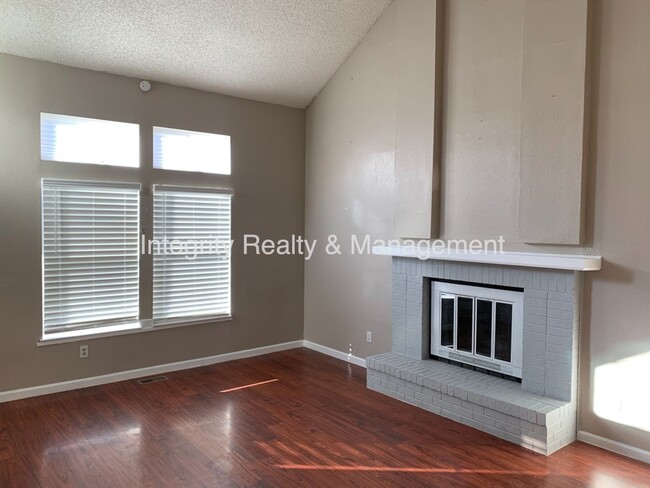Building Photo - 5605 E Prescott Ave