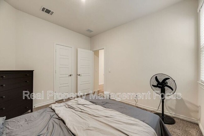 Building Photo - 7205 Bledington Ln