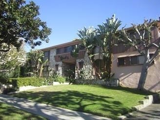 Building Photo - The Biarritz Apartments