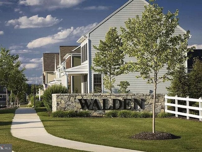 Building Photo - 127 Summer Ln