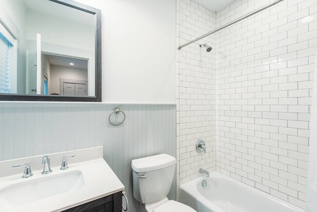 Building Photo - 10 Orrs