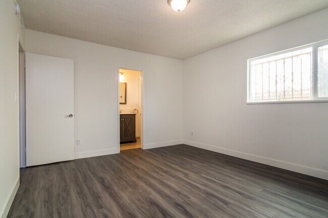 Building Photo - 1108 S Corning St