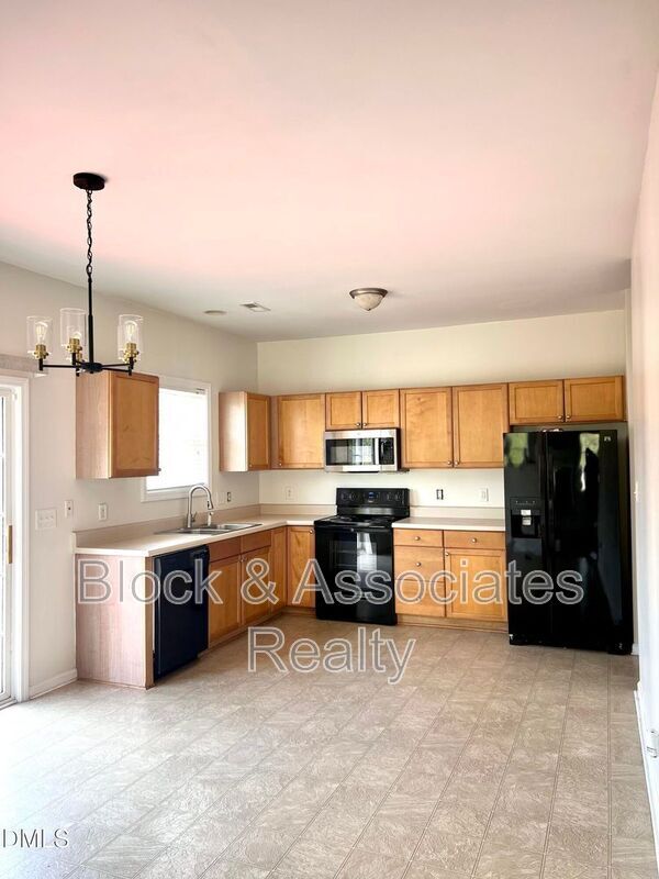 Building Photo - 116 Reno Ave