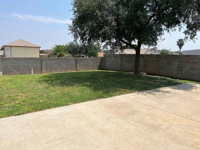 Building Photo - 821 Chalan Dr