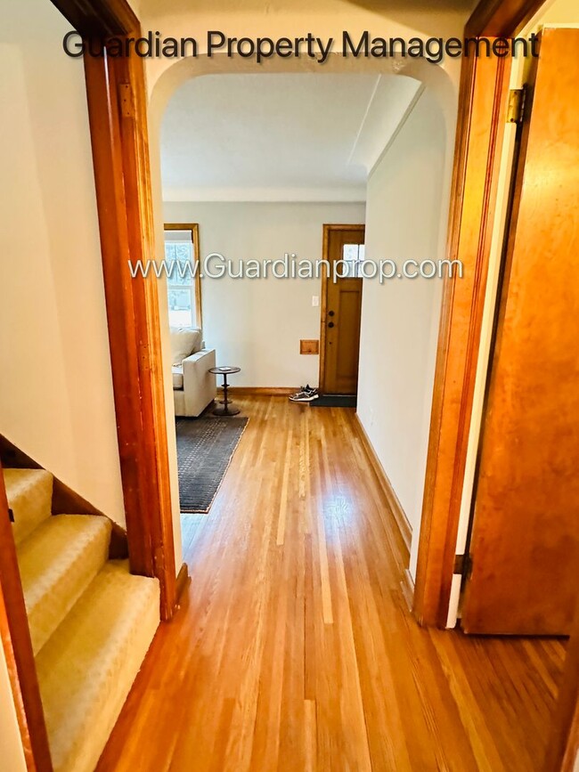 Building Photo - Immaculate Condition South Minneapolis Hom...