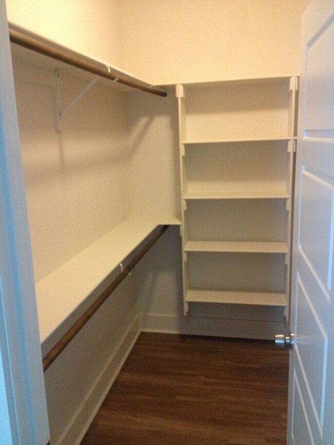 Building Photo - Wildwood 3