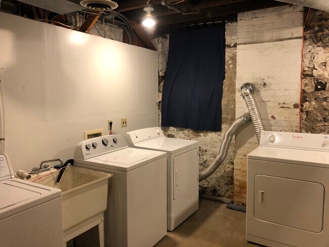 Building Photo - 91 S Washington, Up