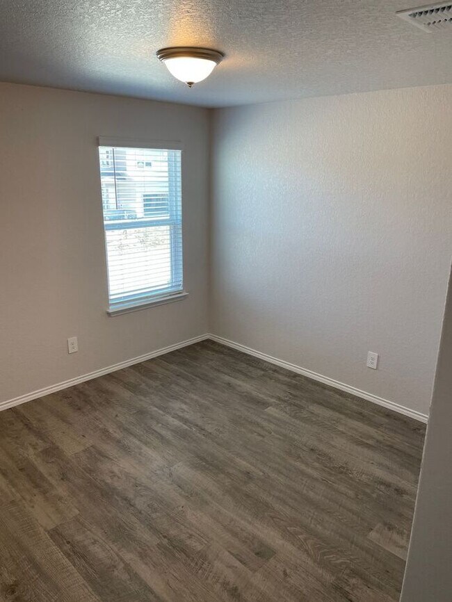 Building Photo - Get an A+ in Savings: Enjoy a $500 Move-In Credit! | 4-Bed, 2.5-Bath Home in Scott's Hollow