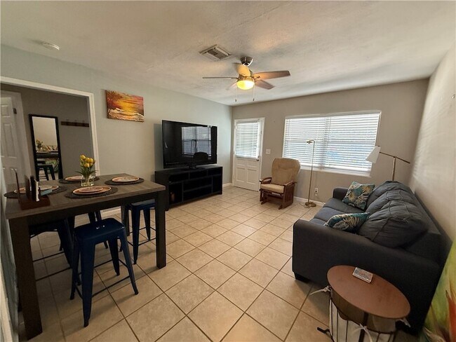 Building Photo - 2159 10th Ave