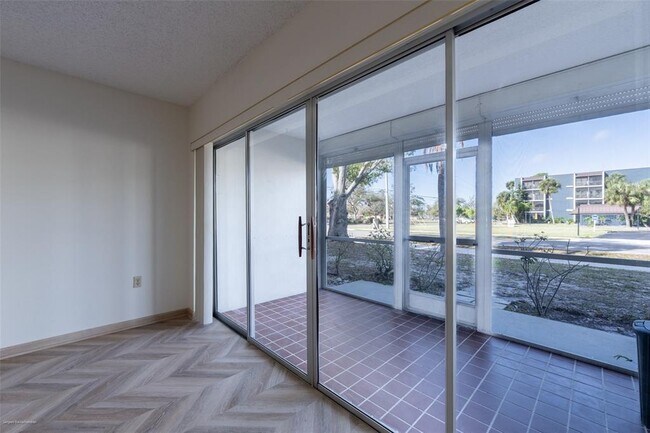 Building Photo - 2300 Aaron St