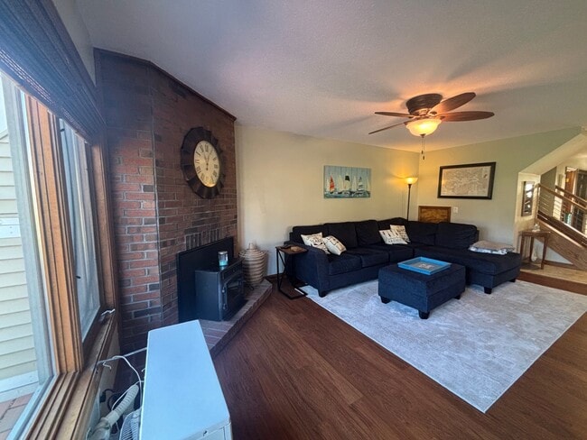 Building Photo - 14 Songbird Ln