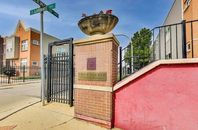 Building Photo - 1900 N Laramie Ave