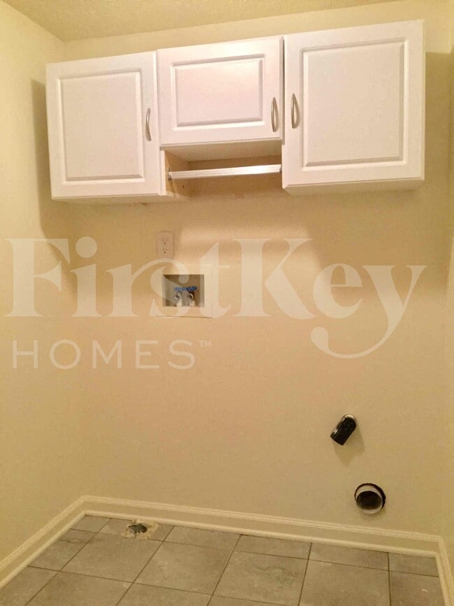 Building Photo - 10703 Regis Ct