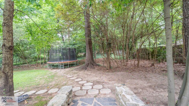 Building Photo - The Heart of Dunwoody