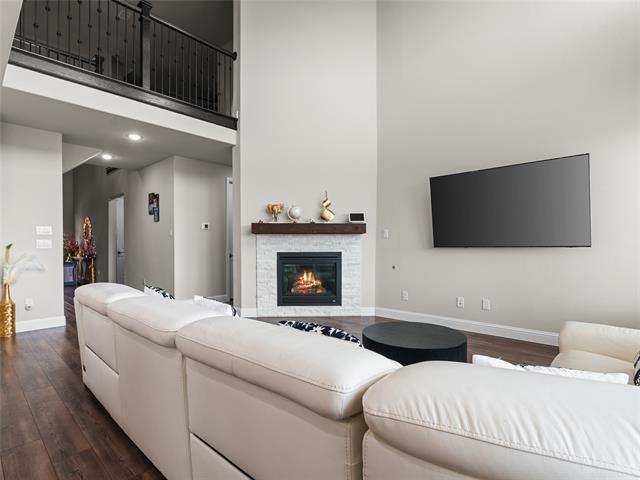 Building Photo - 2333 Willow Garden Dr