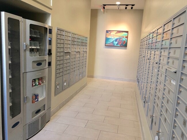 Building Photo - Century West 2 bedroom 2 bathroom 1 covere...