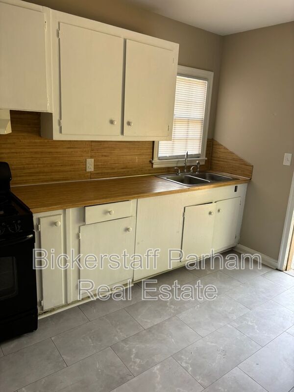 Building Photo - 3931 Dexter Dr