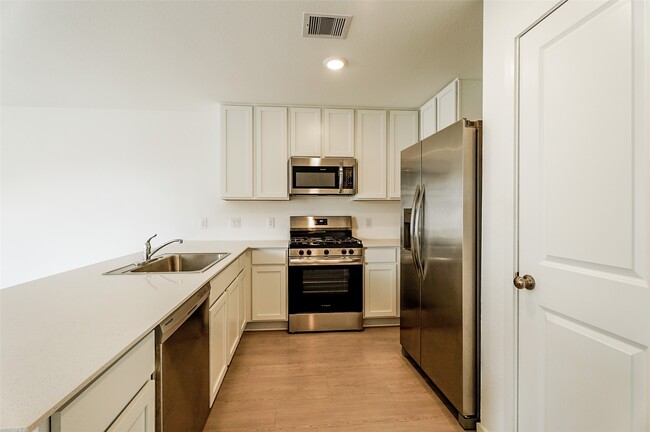 Building Photo - 26707 Feather Reed Dr