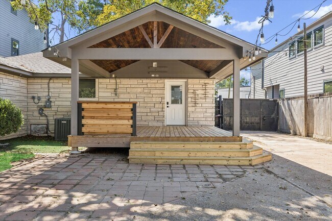 Building Photo - 1719 W 23rd St