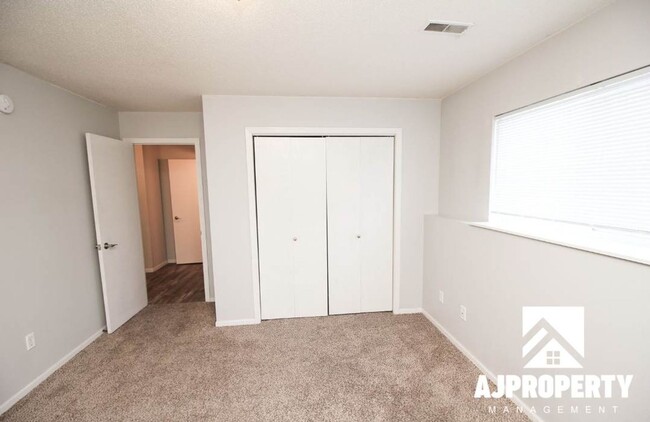 Building Photo - 4907 S Tennis Ln