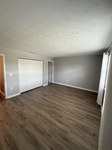 Master Bedroom - 5201 Atlantic Blvd
