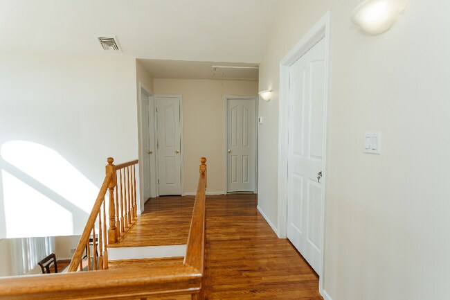 Building Photo - 599 Wilson Ave
