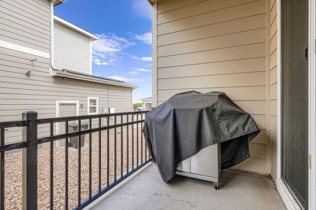 Building Photo - Beautiful Townhome- Great location off Tower Road! Low-maintenance living! (1/2 off 1st months' r...