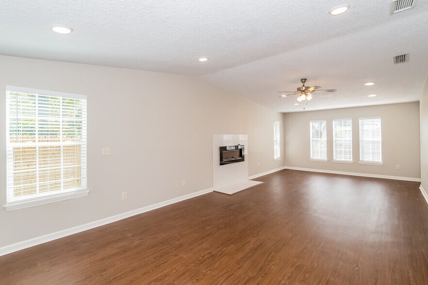 Building Photo - 8109 Grampell Dr