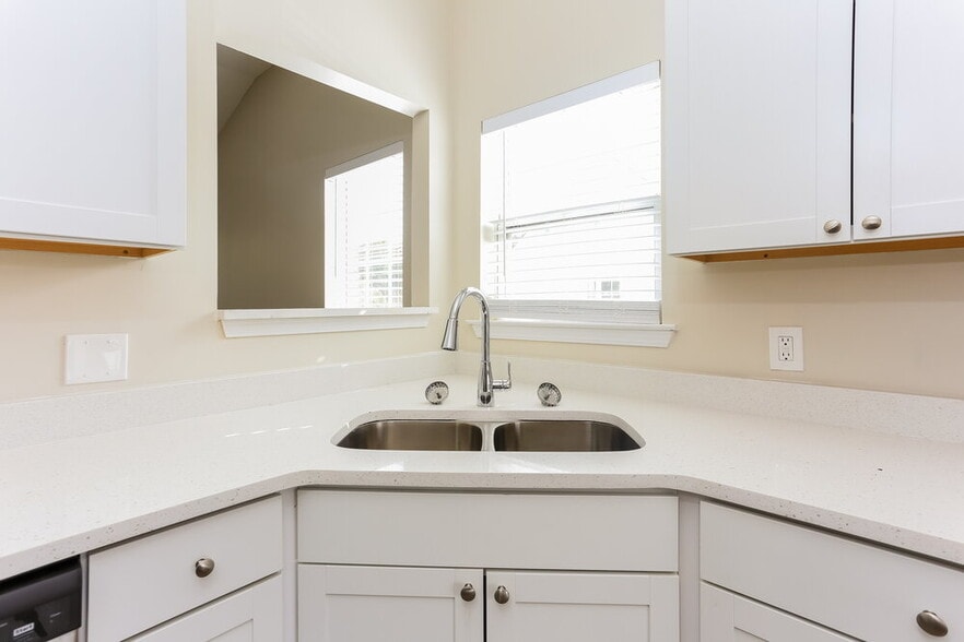 Building Photo - 2376 Carousel Park Dr