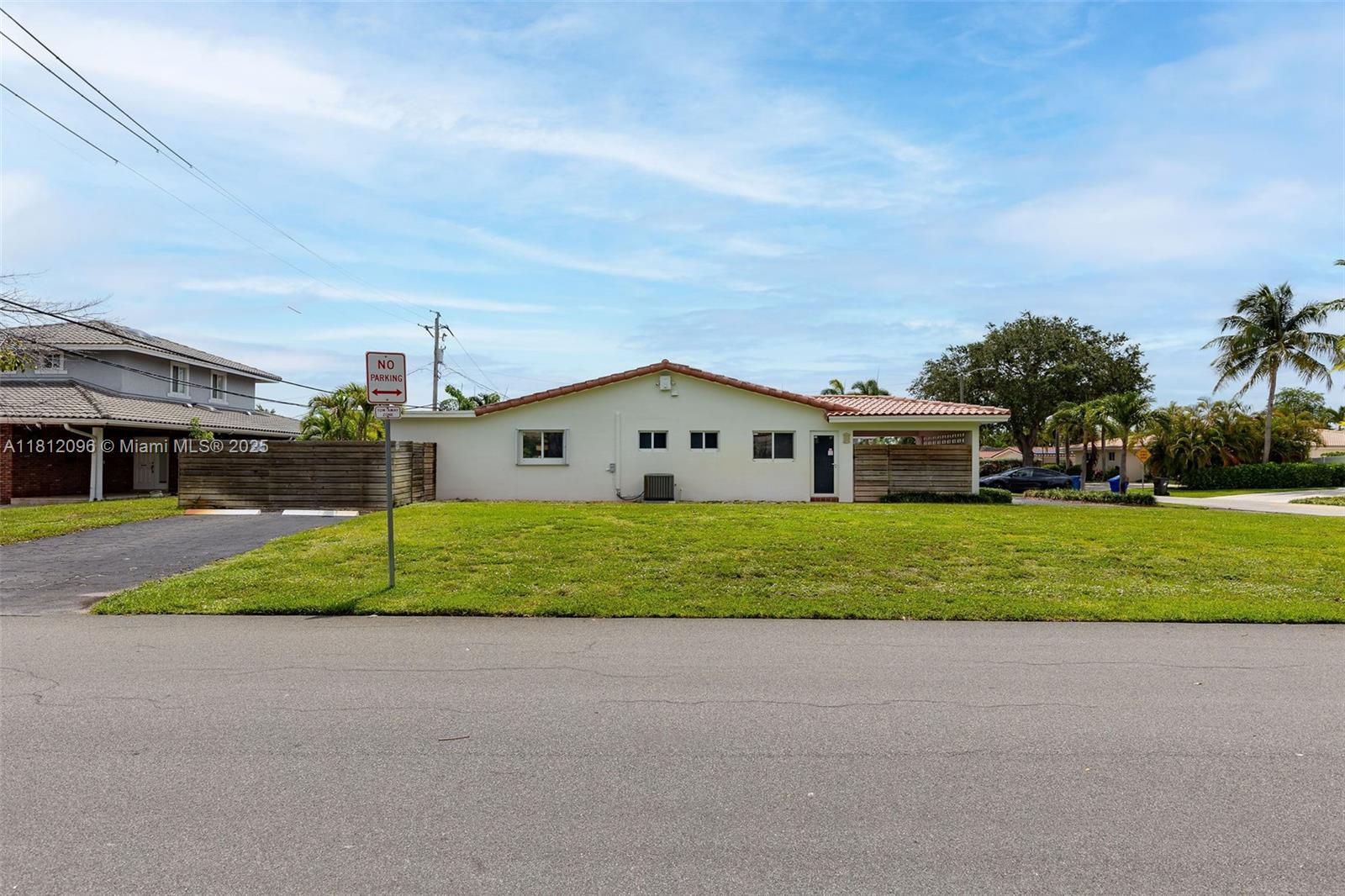 Building Photo - 2601 NE 34th St