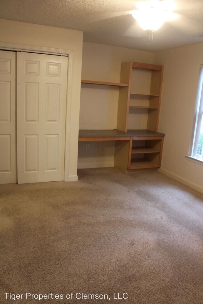 Building Photo - 211 Harts Cove Way