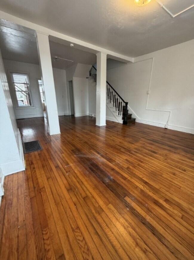 Building Photo - AVAILABLE FOR SHOWING 3!!! BR/1 BA. Promotion - $500 off first month rent!!