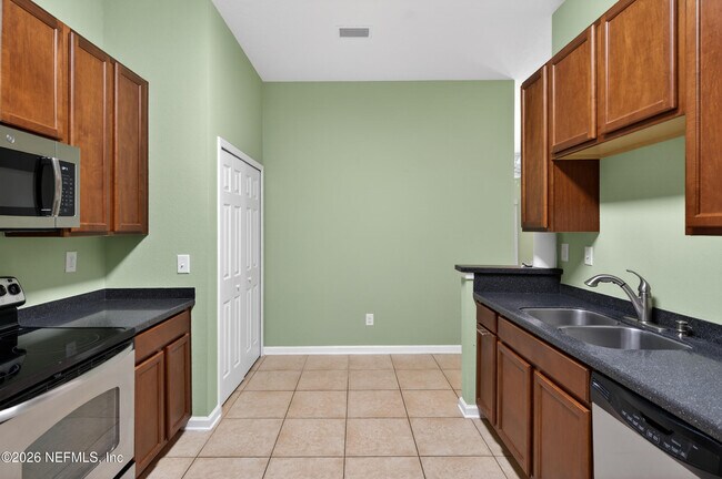 Building Photo - 319 Golden Lake Loop