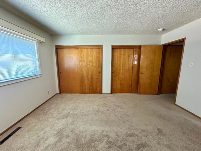Building Photo - Immaculate shape 3 bedroom 2.5 bath home in San Leandro