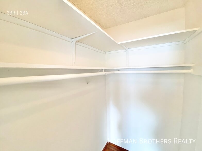 Building Photo - 8206 Romaine St