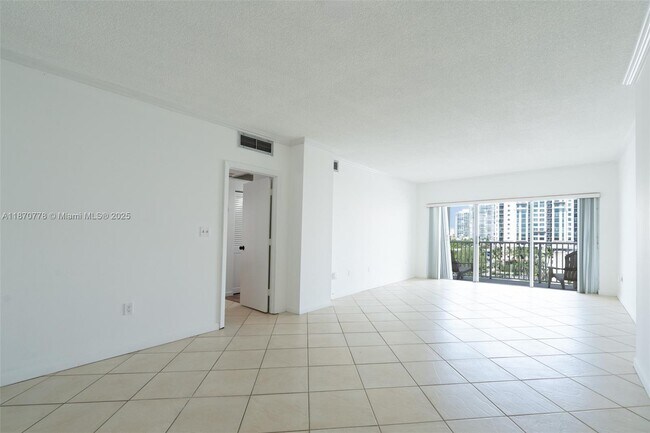 Building Photo - 300 Bayview Dr