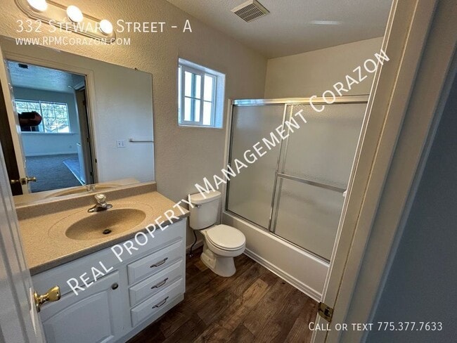 Building Photo - Upstairs 2 Bed, 2 Bath apt w/ in unit wash...