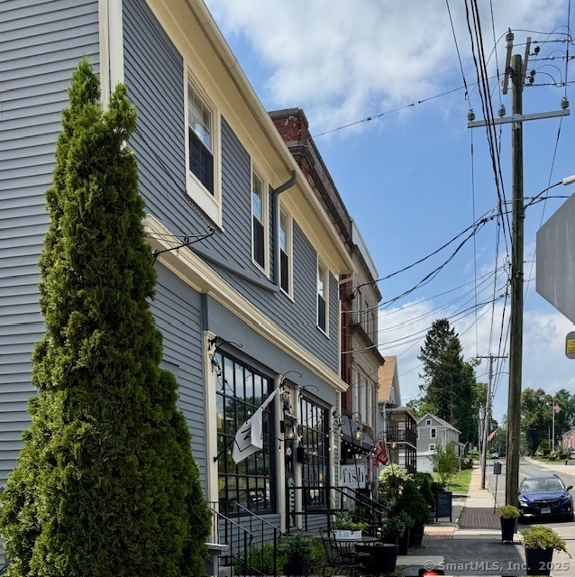 Building Photo - 153 Main St