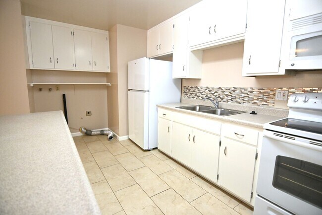 Building Photo - 1651 Cassiar Dr