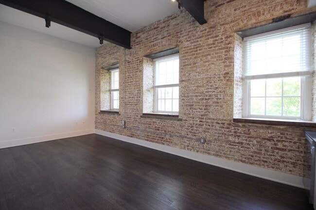 Building Photo - Luxury Loft in historic setting