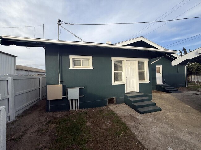 Building Photo - 2340 Alisal Rd