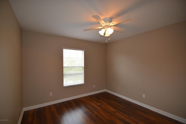 Building Photo - 2570 Revolution St