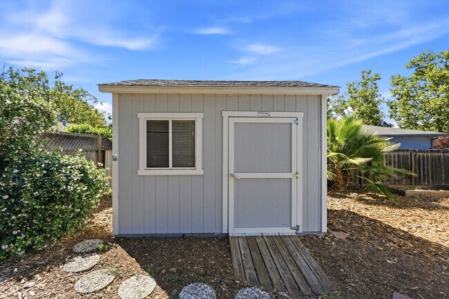 Building Photo - Beautiful Spacious 3-bedroom 1.5-Bath Home in Concord!
