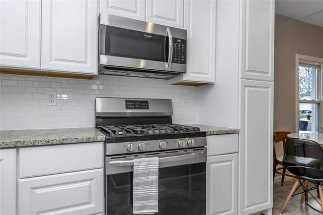 Building Photo - Fantastic 3bd/1.5ba home! Let yourself in!