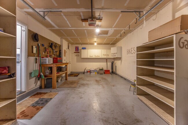 Building Photo - 815 Devon Ct