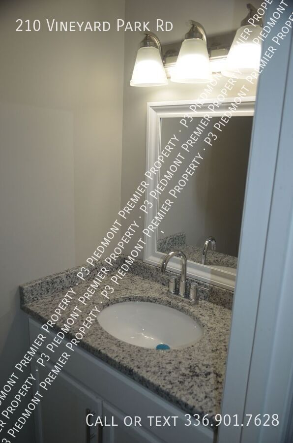 Building Photo - 210 Vineyard Park Rd