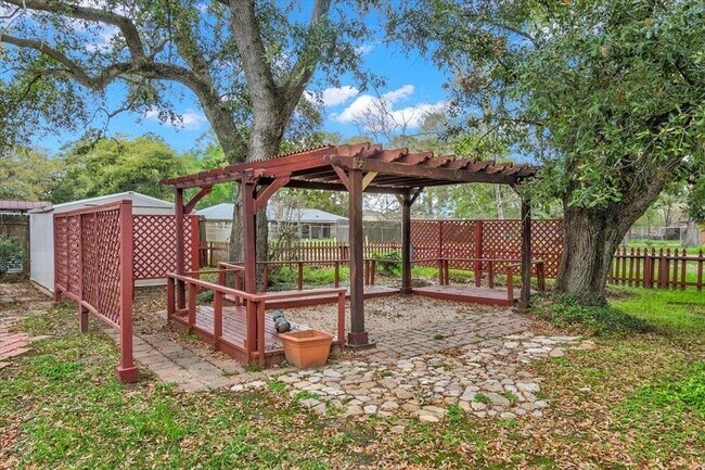Building Photo - 3702 Travis Dr